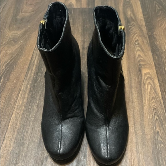 Chinese Laundry Leather Black Wedge Bootie w/ Side Zip, Size 7.5/38 - Picture 2 of 11